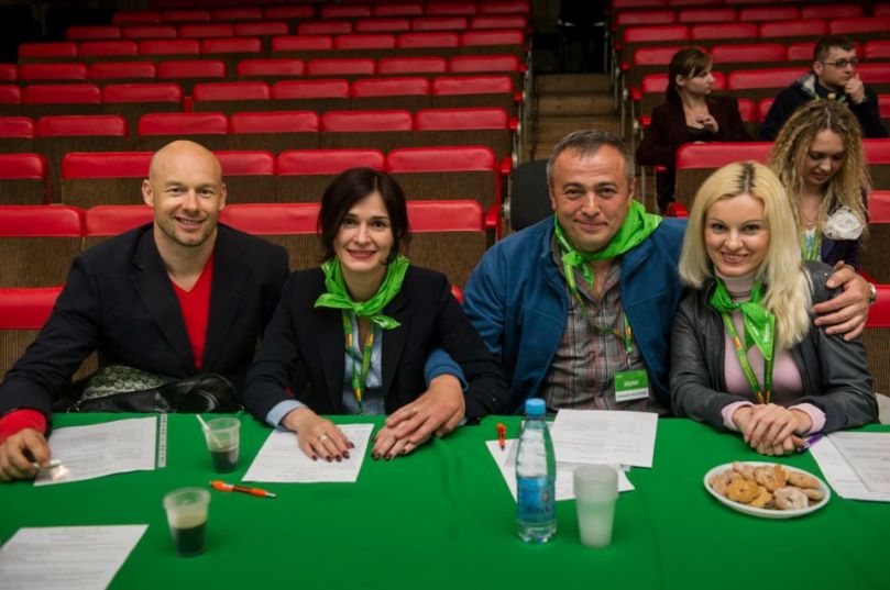 Журі дуже нагадували журі якогось талант-шоу.