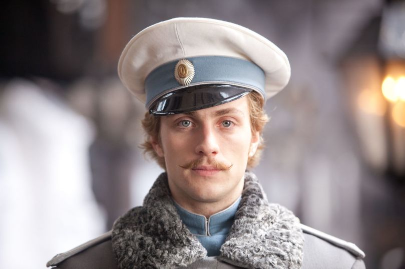 Правда, він схожий на якогось радянського актора? Нагадайте прізвище.