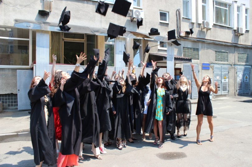 Урочисте підкидання бонетів.