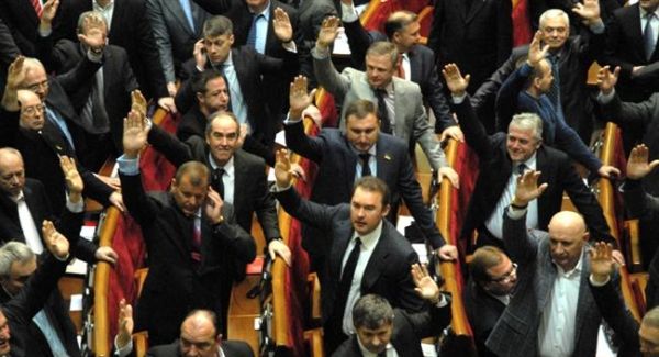 У Раді сьогодні голосували руками