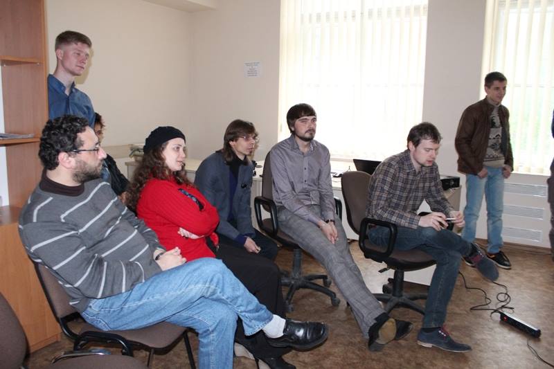 Харків'яни. Лівіше - Євромайдан, праворуч - Антимайдан.