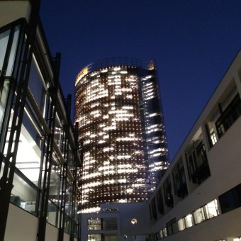 Post Tower між корпусами DW